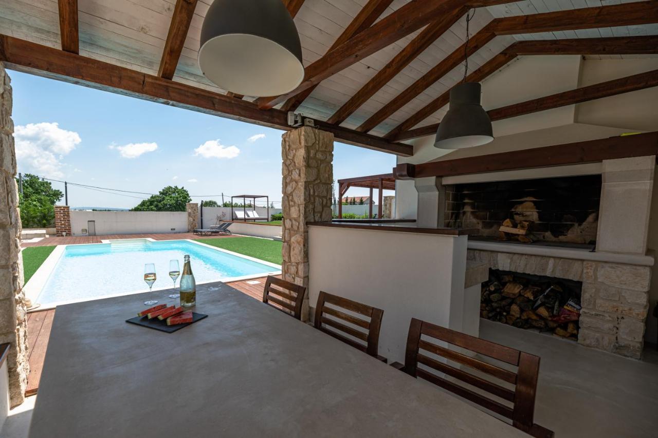 Casa Di Nikola Vila *